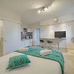 Villa Upstays Sea View Pool 200m²