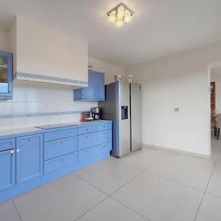 Upstays Sea View Pool 200m² *