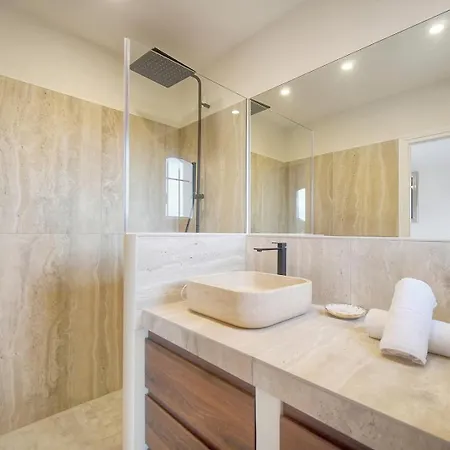 Upstays Sea View Pool 200m² فيلة فالوريس