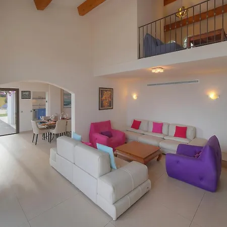 Upstays Sea View Pool 200m² Villa