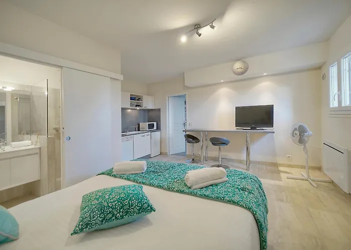 Villa Upstays Sea View Pool 200m²