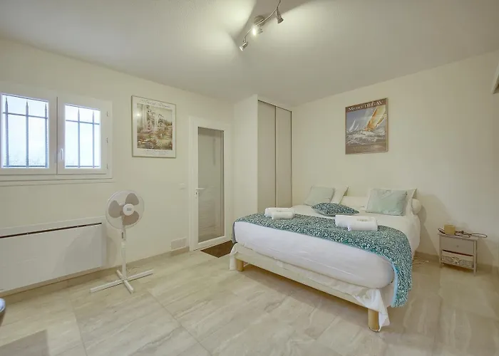 Villa Upstays Sea View Pool 200m² *