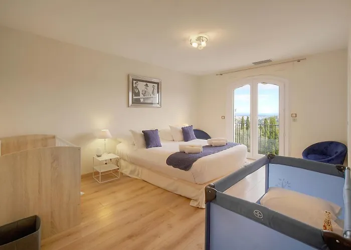 Upstays Sea View Pool 200m²