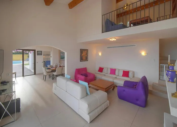 Upstays Sea View Pool 200m² Vila